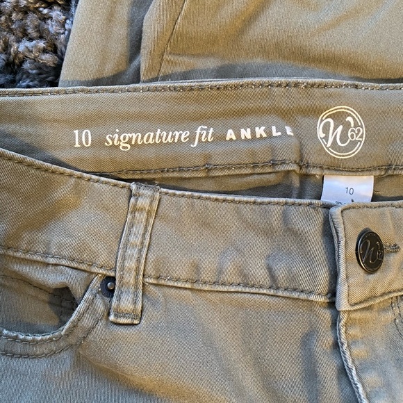 Signature Fit ankle jeans. Washed but never worn. Sz 10 - Picture 2 of 4
